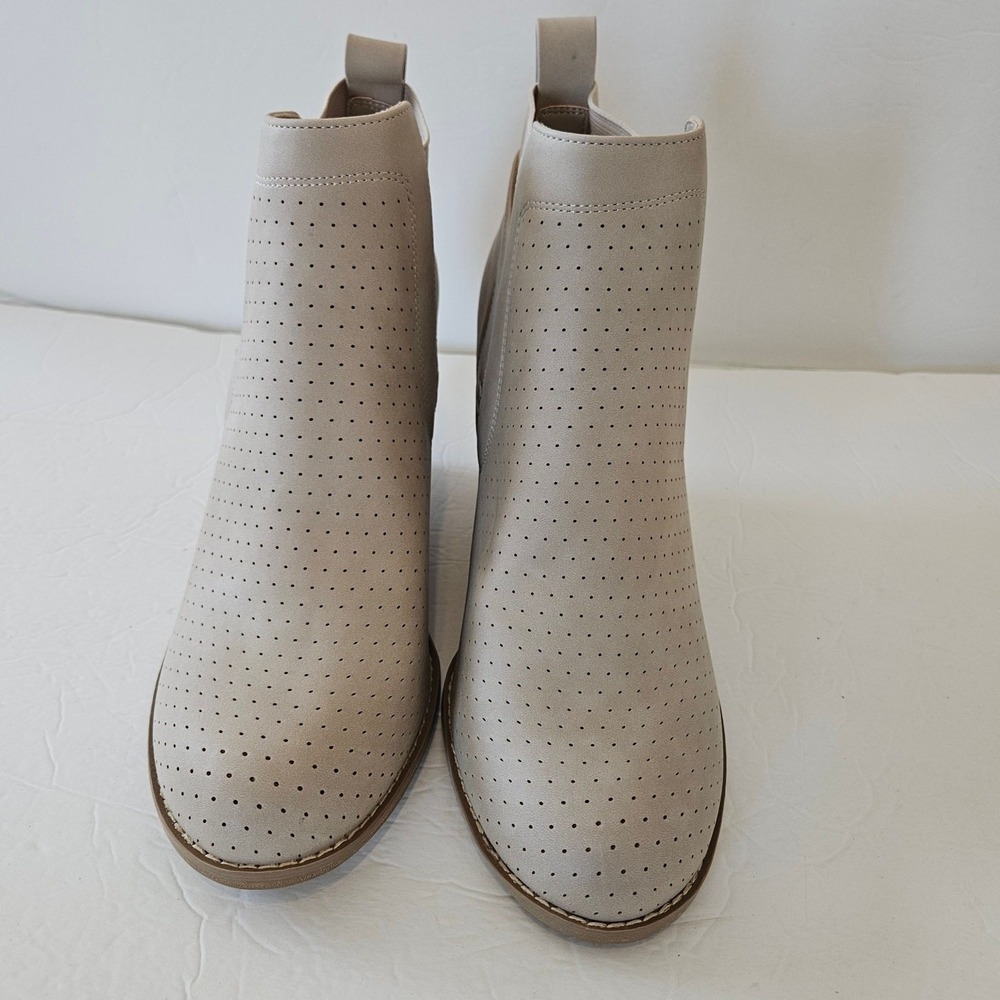 DV by Dolce Vita Gerdy Bootie Beige Ankle Wedge Heel Womens 8.5 Boho Chic Casual - Picture 2 of 9